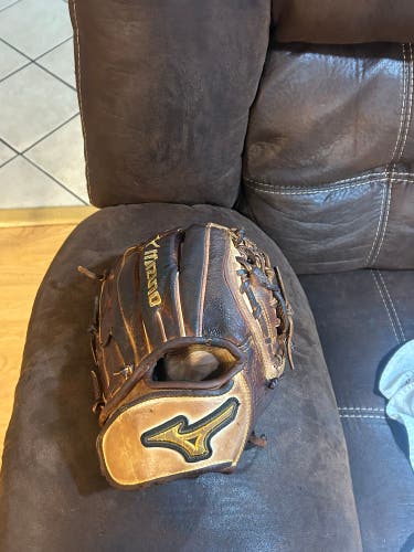 Mizuno Classic RH Infield Softball Glove 11.5"