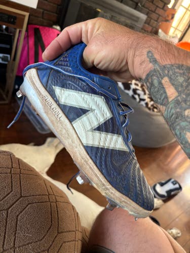 Blue Men's Size M 10.5. Adult New Balance Metal Cleats (Used)