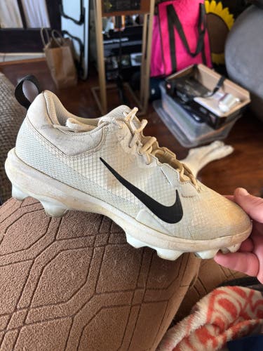 White Men's Size M 9.5 (W 10.5) Adult Nike Trout Low Top Molded Cleats (Used)