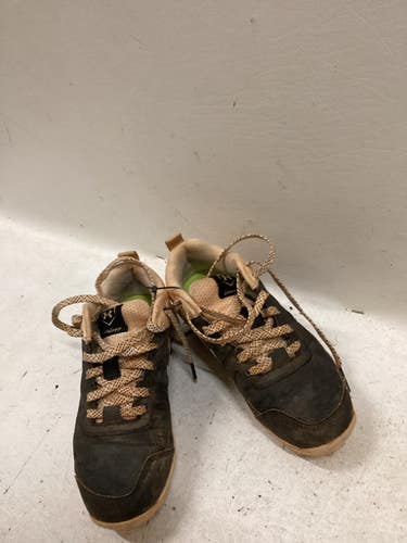 Used Under Armour LEAD OFF BB/SB Cleats Black And White Youth 13.0 11725-S000503839