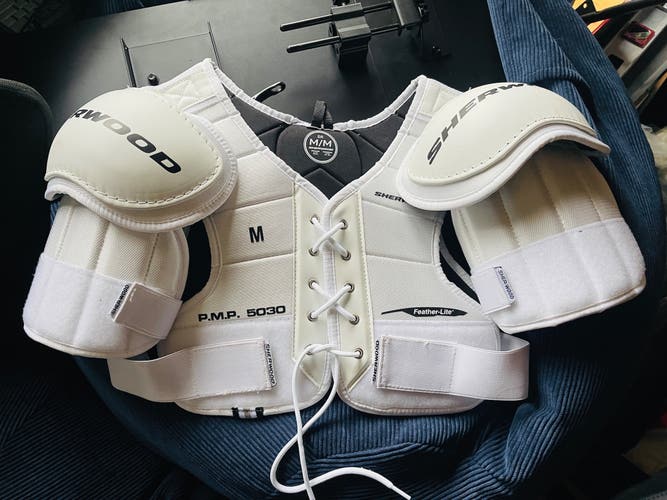 Men's Medium Senior Sher-Wood 5030 Shoulder Pads (New)