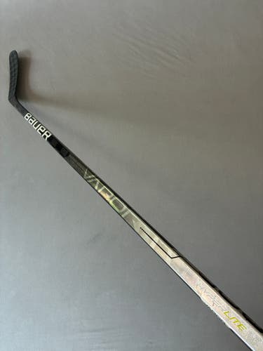 Used 77 Flex P88 Senior Bauer Vapor Hyperlite Right Hand Pro Stock Hockey Stick - Silver