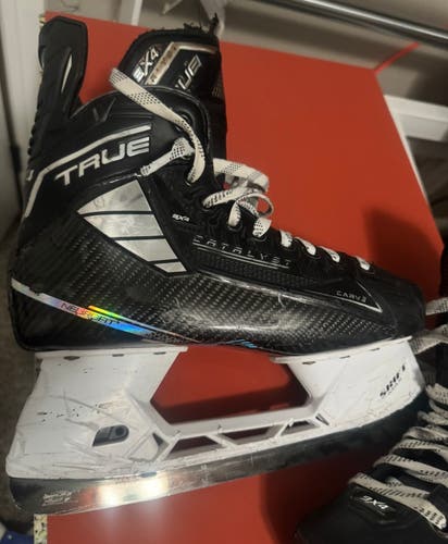 2024 True Catalyst 9x4 Hockey Skates Wide Width 8.5 (Used)