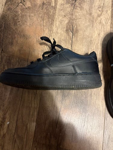 Black Unisex 5.5Y (Big Kids / Youth) Youth Nike Air Force 1 Shoes (Used)