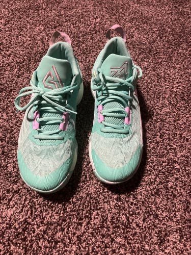 Men's Size M 7.0 (W 8.0) Nike Giannis Immortality 2 Shoes (Used)