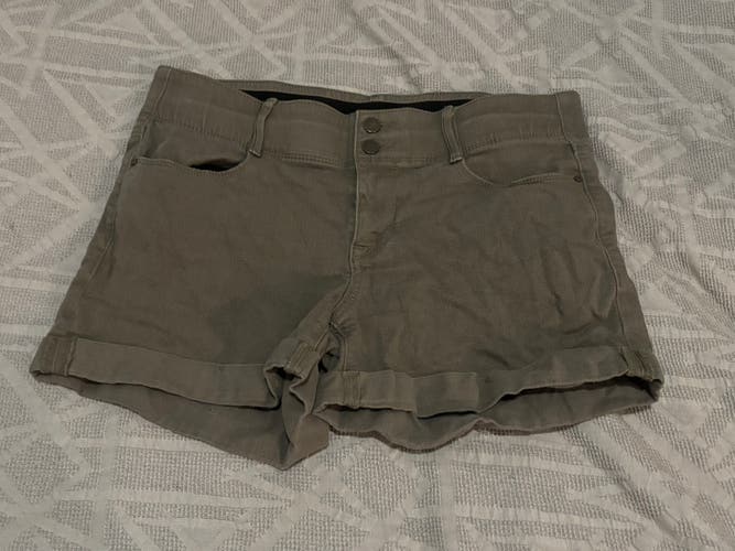 Apt.9 Women’s Shorts Size 12 Inseam 4” Olive Green