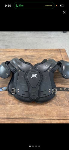 Medium Youth Xenith Fly Shoulder Pads (Used)