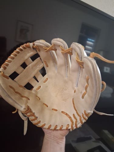 RH Mizuno Pro Glove w/ Deguchi Leather 11.75" (Used)