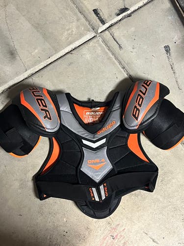 Men's Large Senior Bauer Supreme One.4 Shoulder Pads (Used)