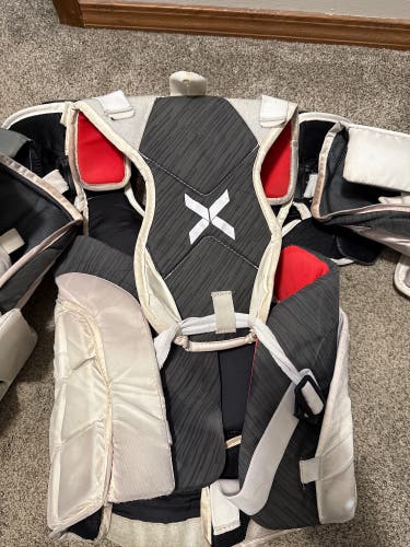 Large 2023 Bauer Vapor Hyperlite 2 Goalie Chest Protector (Used)