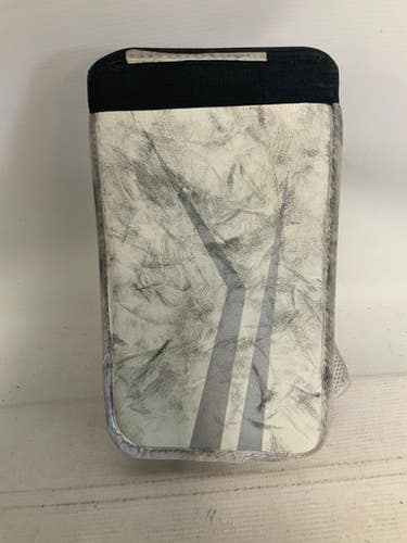 Used Bauer G Youth Goalie Blocker White 11823-s000034217