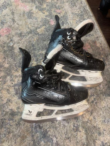 Black 2025 Bauer Supreme M50 Pro Hockey Skates Regular Width Size 1 (Used)