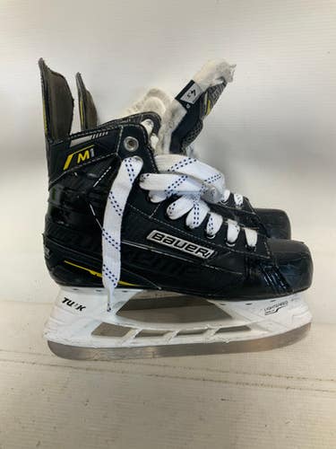 Used Bauer Supreme M1 Junior Hockey Skate Junior 04.5 11823-s000039563