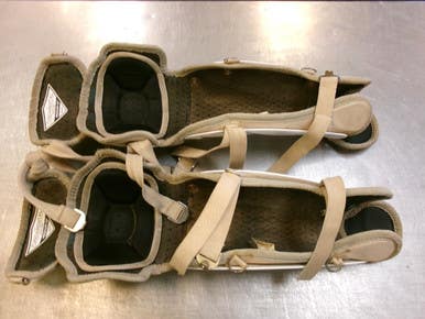 Used Easton FUNDAMENTAL Catchers Leg Guards White Intermed 11339-S000203666
