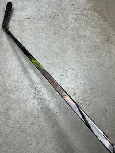 77 Flex P90TM Senior Bauer Vapor Hyperlite 2 Right Hand Hockey Stick Pro Stock NHL (Used)