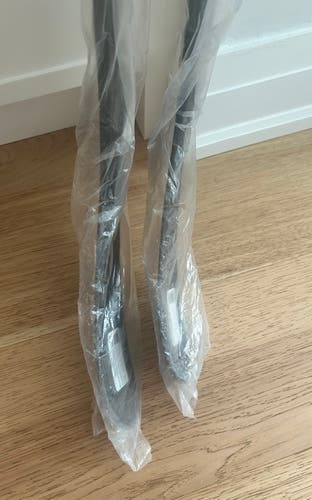 Junior Bauer Vapor Hyperlite2 Right Handed Sticks P28 50 Flex (New) - Custom Yellow Colourway-2 pack