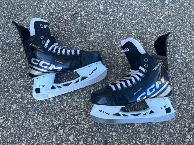 Black/Navy 2023 CCM JetSpeed FT6 Pro Hockey Skates Regular Width Pro Stock 8.5 (Used)