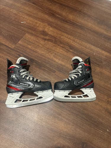2019 Bauer Vapor 2X Hockey Skates Regular Width 13 (Used)