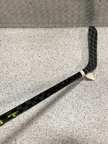 Used Junior Bauer AG5NT Right Handed Hockey Stick P92