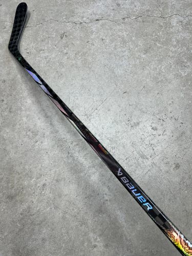 87 Flex P92 Senior Bauer Proto Right Hand Hockey Stick Pro Stock (Used)