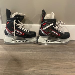 Black/White 2017 CCM JetSpeed FT350 Hockey Skates Size 3 (Used)