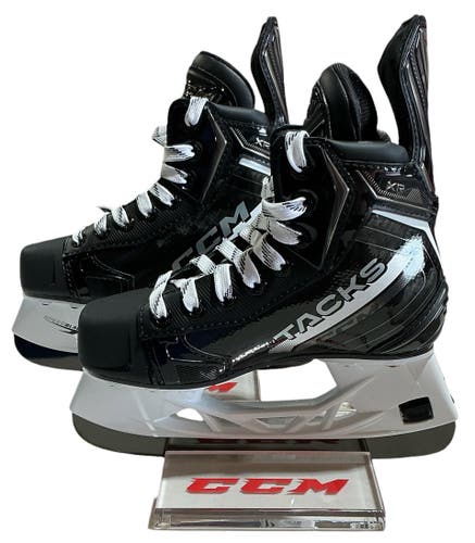 Black CCM Tacks XR Hockey Skates Regular Width Youth 13 (New) 8024
