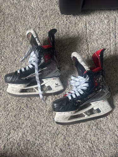 2023 Bauer Vapor X5 Pro Hockey Skates Regular Width Size 1.5 (Used)