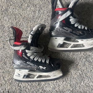 2023 Bauer Vapor X5 Pro Hockey Skates Regular Width Size 1 (Used)