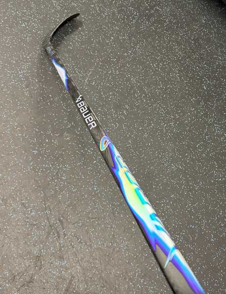 Intermediate Bauer Vapor Flylite Left Hand Hockey Stick P28 65 Flex (New)