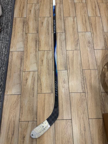 Senior Bauer Vapor Flylite Right Handed Hockey Stick P28 70 Flex (Used)
