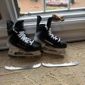 2025 Bauer Vapor Flylite Hockey Skates Extra Wide Width Size 2.5 (Used)