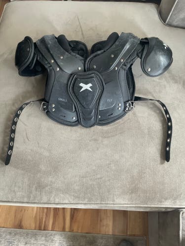 Small Youth Xenith Fly Shoulder Pads (Used)