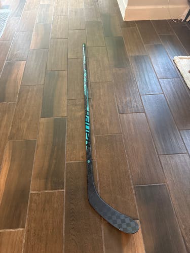 Intermediate Bauer Pulse Left Hand Hockey Stick P28 55 Flex (Used)