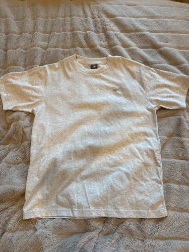Gray Large Men's New Balance Shirt (New)