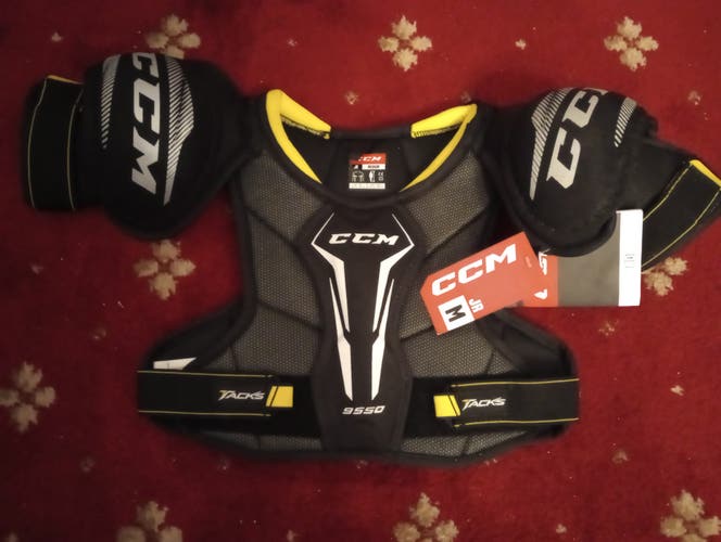 Junior Medium CCM Tacks 9550 Shoulder Pads (New)