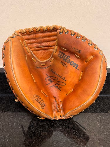 Wilson RH A2511 Catcher's Glove 32.5" (Used)