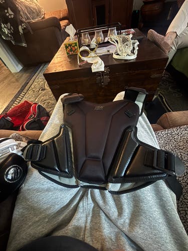 Medium/Large Adult Nike Vapor Shoulder Pads (New)