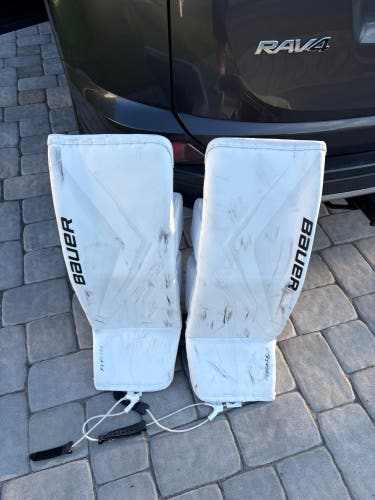 Medium Bauer FlyLite Goalie Leg Pads (Used)