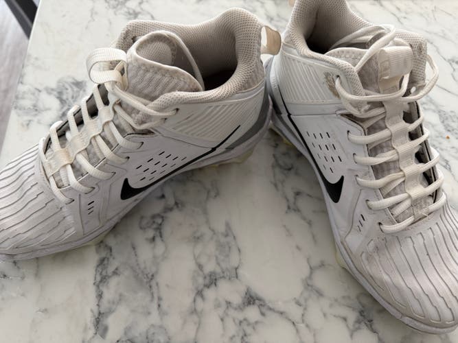White Men's Size M 8.0 (W 9.0) Adult Nike Cleats (Used)