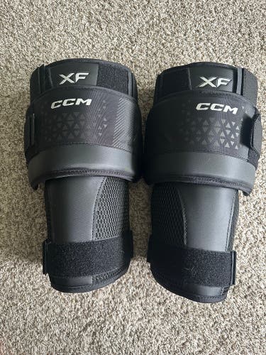 CCM XF Knee Guard (Used - Like New)