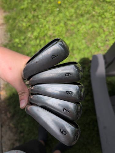 Snake Eyes Right Handed Iron Set Uniflex Graphite/Steel Shaft (Used)