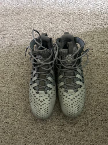 Gray Unisex Size M 10.0 (W 11.0) Adult Nike Huarache Mid Top (Used)