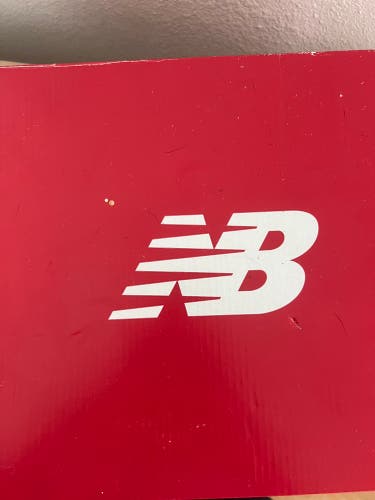 White Unisex Size M 10.5 (W 11.5) Adult New Balance Burn X4 Low Top (New)