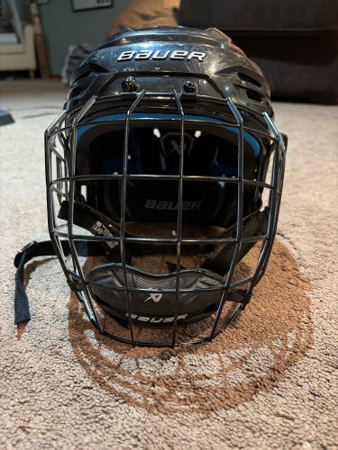 Medium Bauer Re-Akt 55 Helmet (Used)