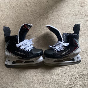 2025 Bauer Vapor Fly40 Hockey Skates Wide Width 7.5 (Used)