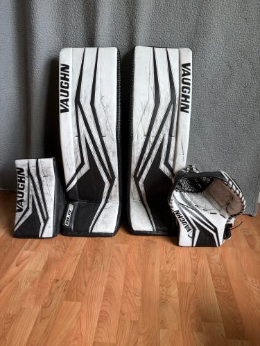 36" Vaughn SLR3 Regular Goalie Full Set Pro Stock (Used)