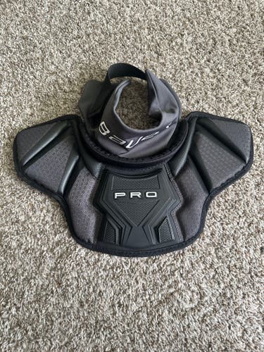 Bauer Pro Goalie Neck Guard (BNQ Certified)