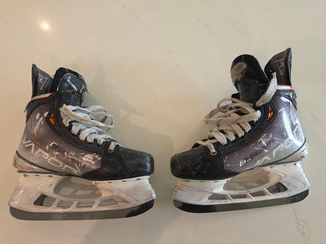Black Bauer Vapor Hyperlite Hockey Skates Regular Width Pro Stock 7 (Used)