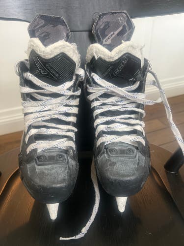 Black CCM Tacks Hockey Skates Regular Width Size 2 (Used)