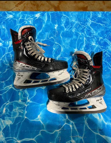 Senior Bauer Vapor 3X Hockey Skates 7.5 (Used)